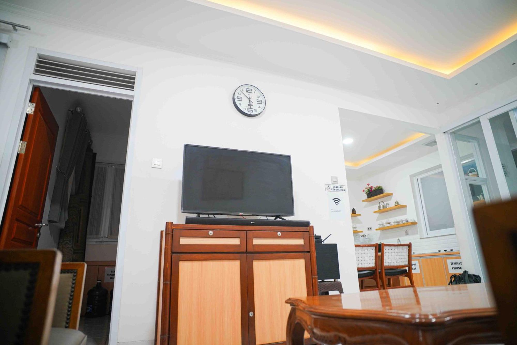Schones Haus Private Pool & Netflix By Grorental Bandung Exterior foto