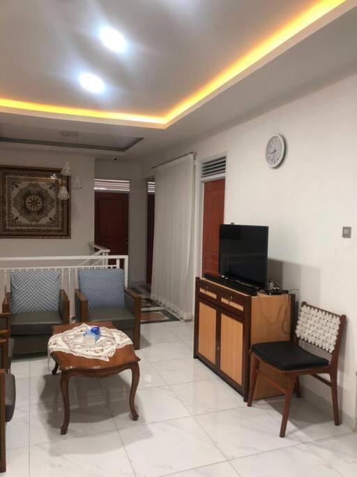 Schones Haus Private Pool & Netflix By Grorental Bandung Exterior foto